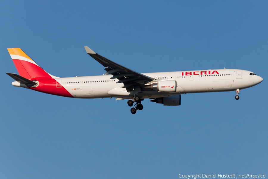 Iberia Airbus A330-302 (EC-LZX) | Photo 636239