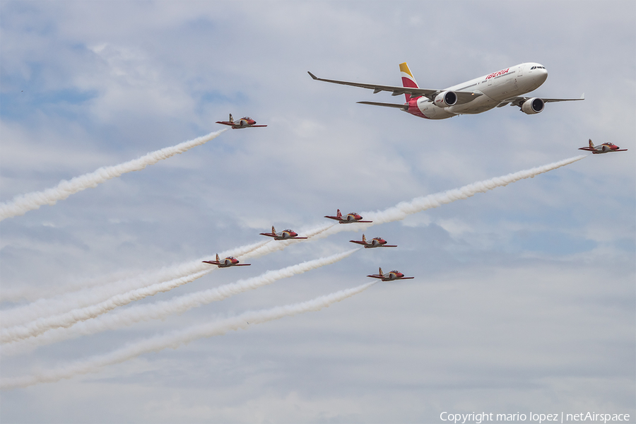 Iberia Airbus A330-302 (EC-LZX) | Photo 191556