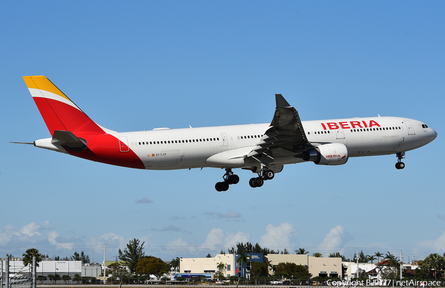 Iberia Airbus A330-302 (EC-LZX) | Photo 295053