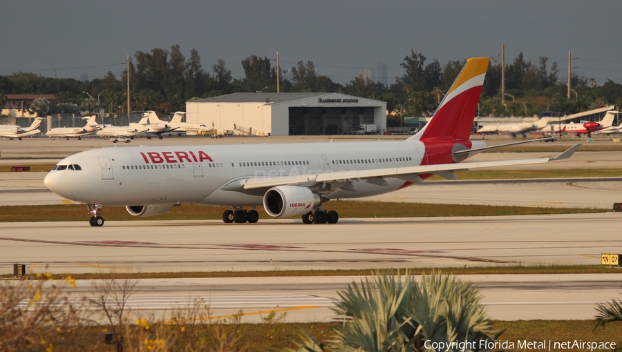 Iberia Airbus A330-302 (EC-LZX) | Photo 577183