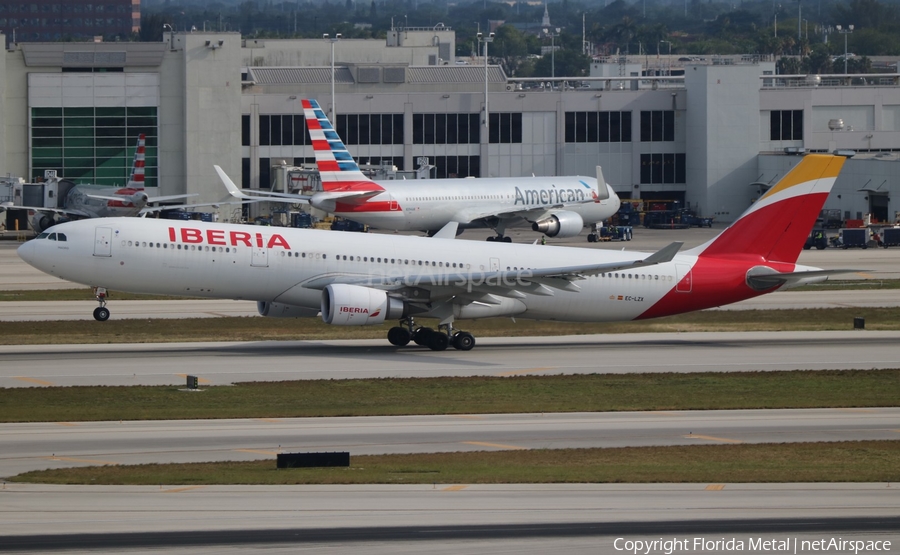 Iberia Airbus A330-302 (EC-LZX) | Photo 577184