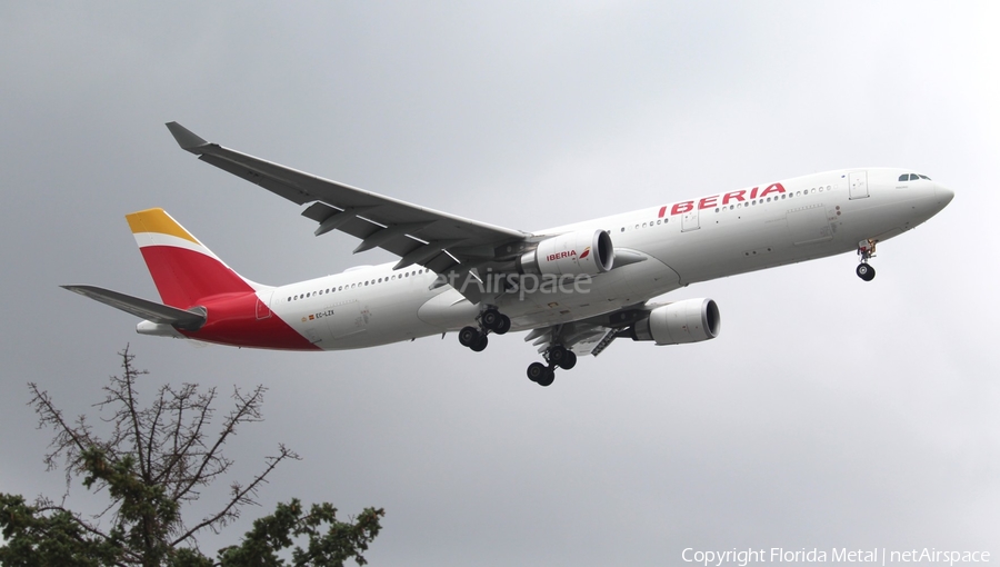 Iberia Airbus A330-302 (EC-LZX) | Photo 306937