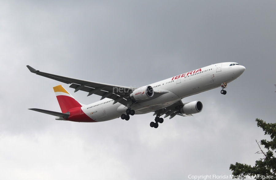 Iberia Airbus A330-302 (EC-LZX) | Photo 543334