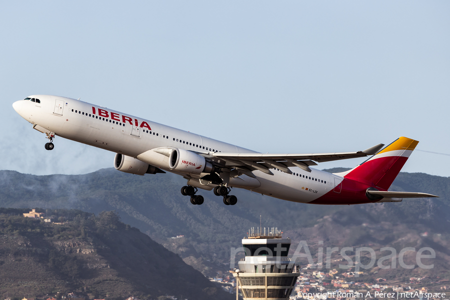 Iberia Airbus A330-302 (EC-LZX) | Photo 397661