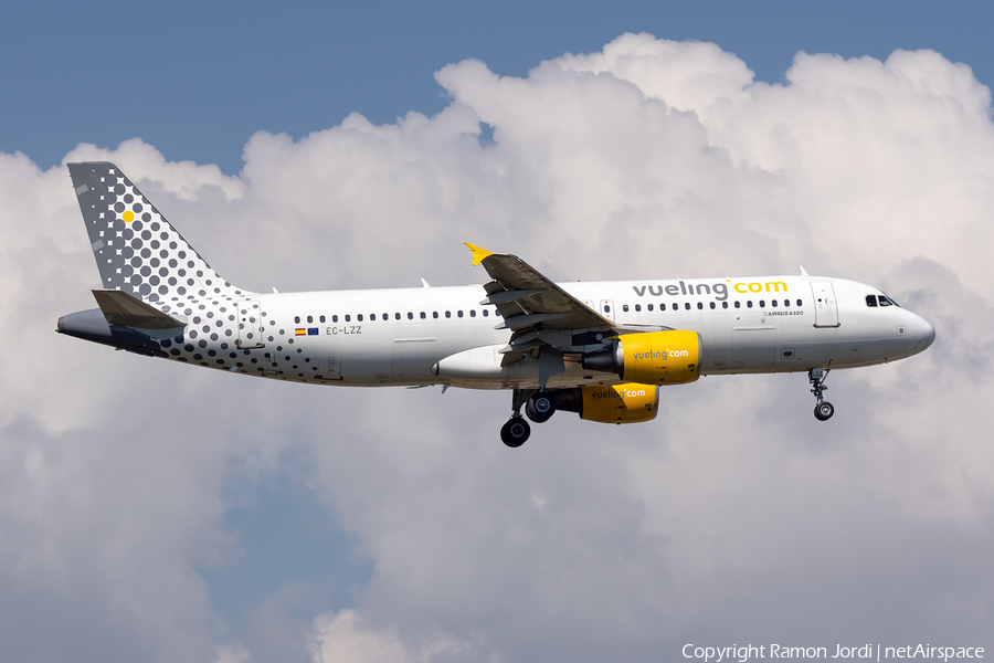 Vueling Airbus A320-214 (EC-LZZ) | Photo 420908