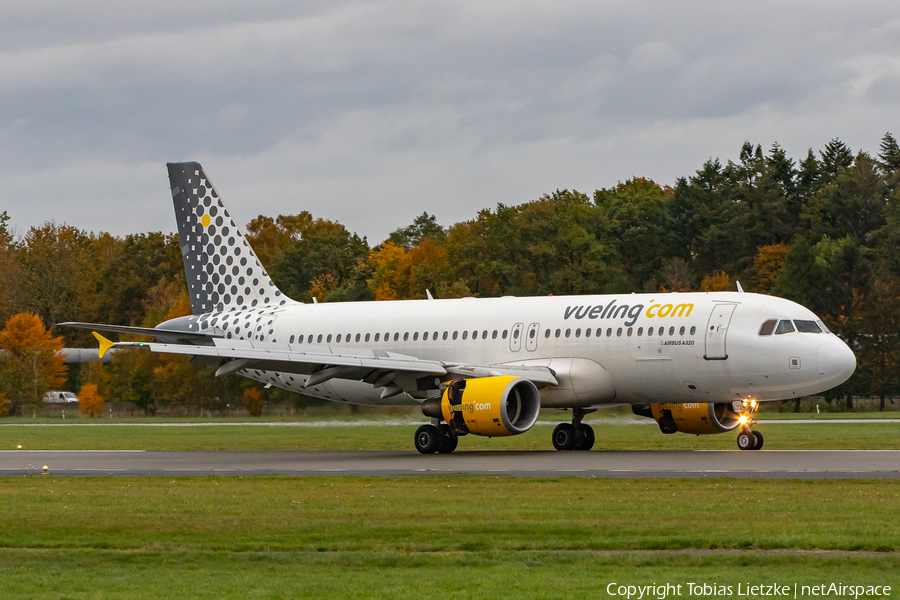 Vueling Airbus A320-214 (EC-LZZ) | Photo 408339