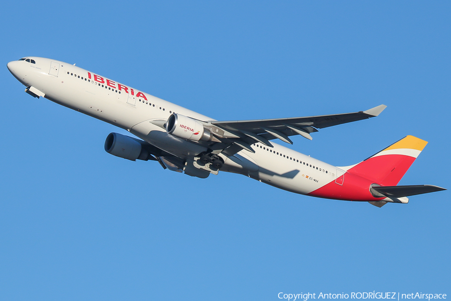 Iberia Airbus A330-302 (EC-MAA) | Photo 331802