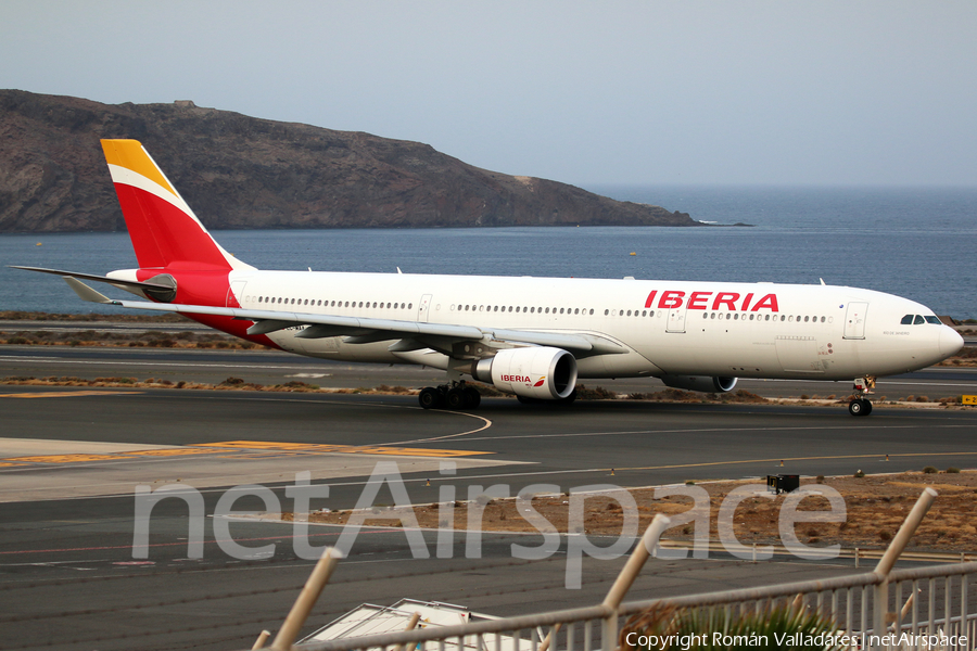 Iberia Airbus A330-302 (EC-MAA) | Photo 344238
