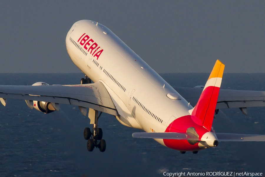 Iberia Airbus A330-302 (EC-MAA) | Photo 345594