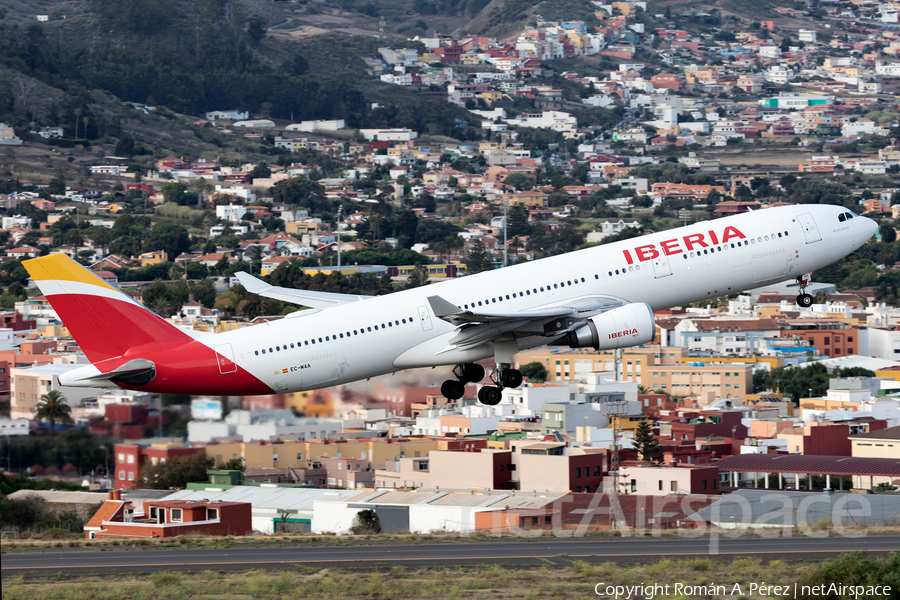 Iberia Airbus A330-302 (EC-MAA) | Photo 399514