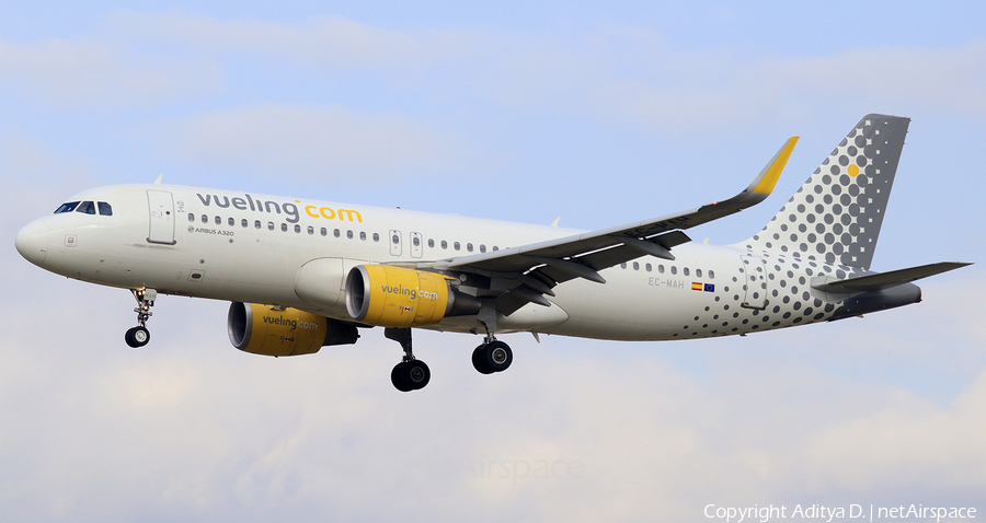 Vueling Airbus A320-214 (EC-MAH) | Photo 365012