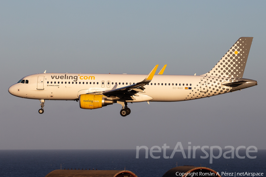 Vueling Airbus A320-214 (EC-MAH) | Photo 353433