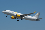 Vueling Airbus A320-214 (EC-MAH) at  Porto, Portugal