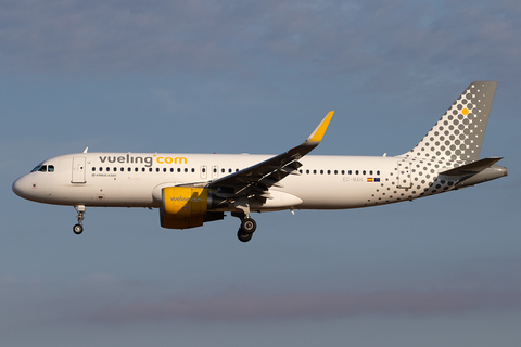 Vueling Airbus A320-214 (EC-MAH) at  Palma De Mallorca - Son San Juan, Spain