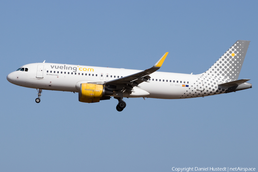 Vueling Airbus A320-214 (EC-MAH) | Photo 536748