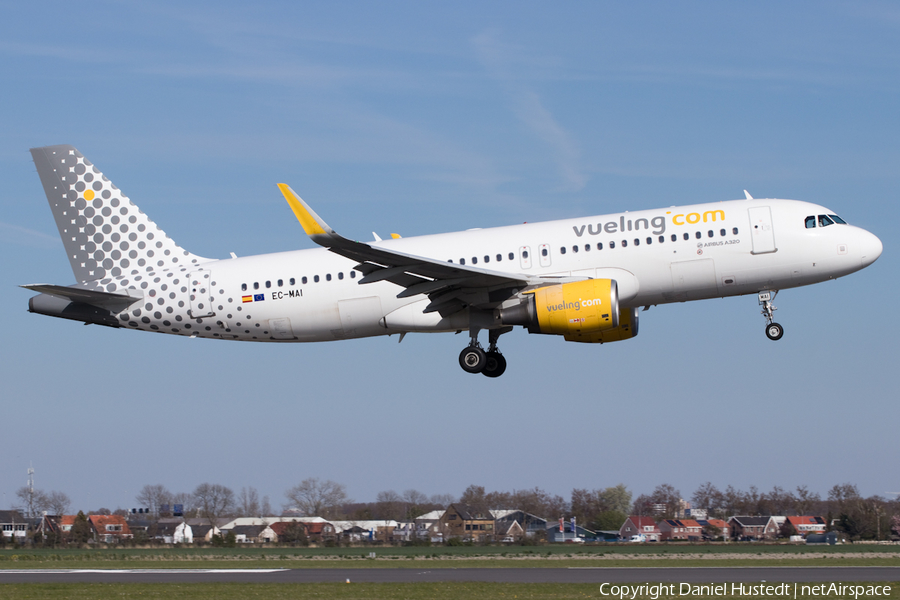 Vueling Airbus A320-214 (EC-MAI) | Photo 516291