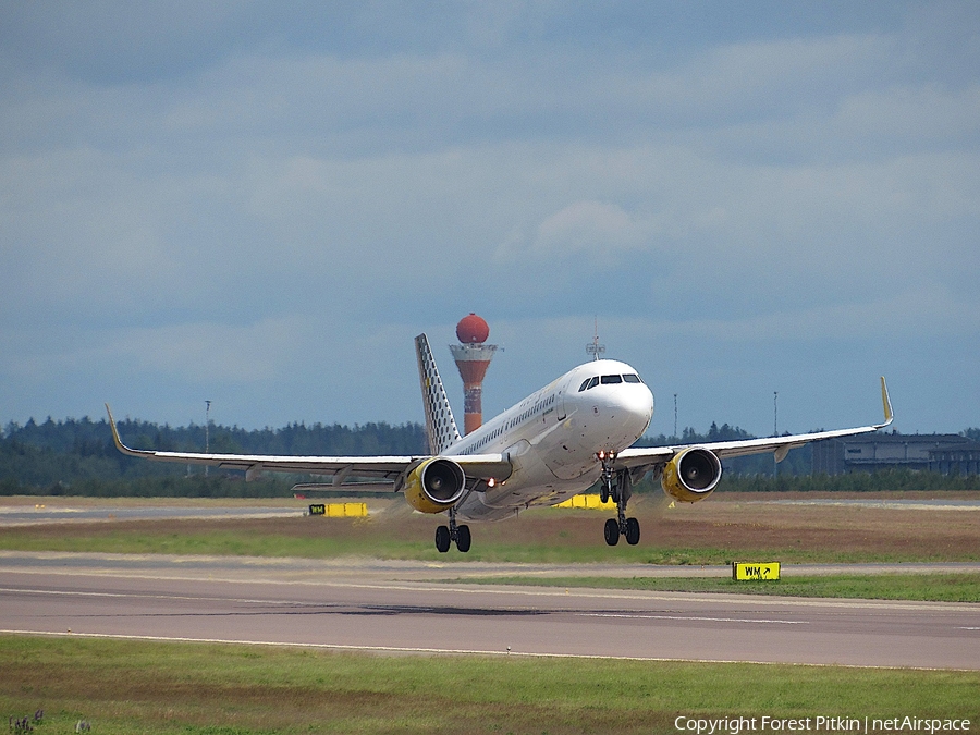 Vueling Airbus A320-214 (EC-MAI) | Photo 455923