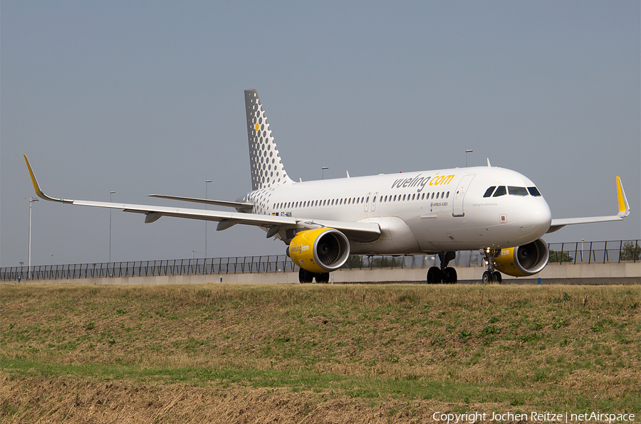 Vueling Airbus A320-214 (EC-MAN) | Photo 54542