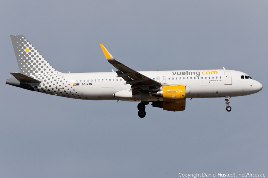 Vueling Airbus A320-214 (EC-MAN) | Photo 502210