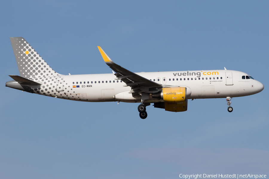 Vueling Airbus A320-214 (EC-MAN) | Photo 529890