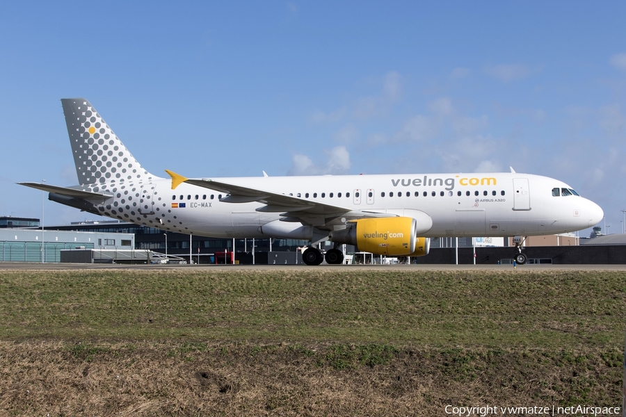 Vueling Airbus A320-214 (EC-MAX) | Photo 429507