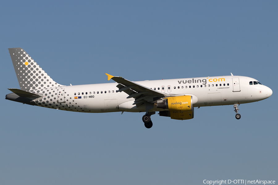 Vueling Airbus A320-214 (EC-MBD) | Photo 609618