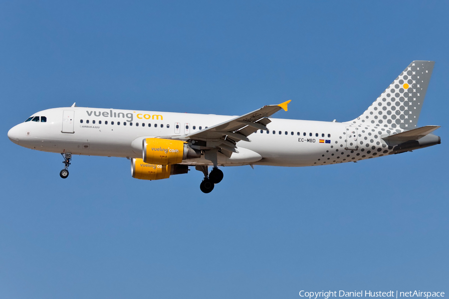 Vueling Airbus A320-214 (EC-MBD) | Photo 631827