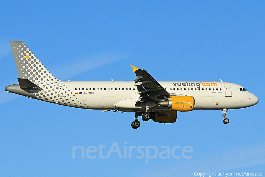 Vueling Airbus A320-214 (EC-MBE) | Photo 306651