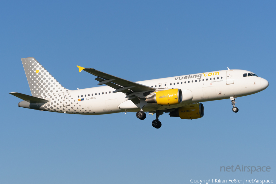 Vueling Airbus A320-214 (EC-MBE) | Photo 674419