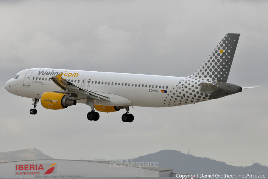 Vueling Airbus A320-214 (EC-MBE) | Photo 99566