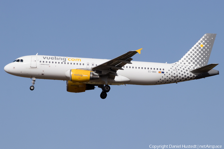 Vueling Airbus A320-214 (EC-MBE) | Photo 527985