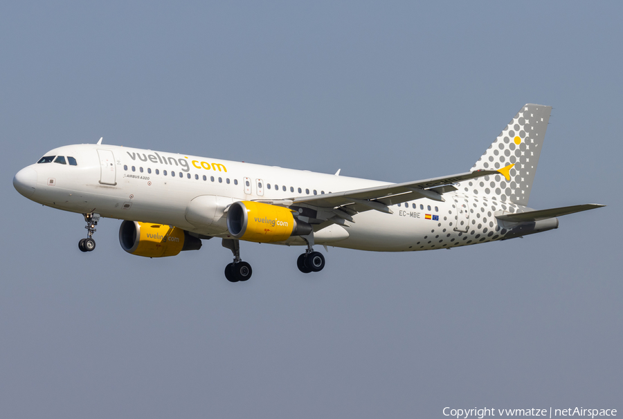 Vueling Airbus A320-214 (EC-MBE) | Photo 513015