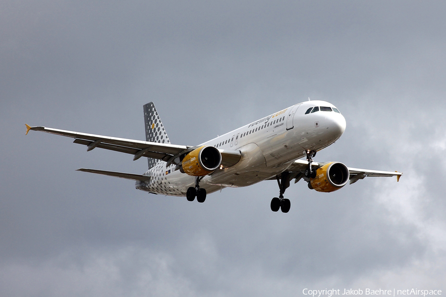 Vueling Airbus A320-214 (EC-MBE) | Photo 138821