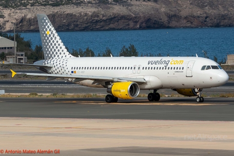 Vueling Airbus A320-214 (EC-MBF) at  Gran Canaria, Spain