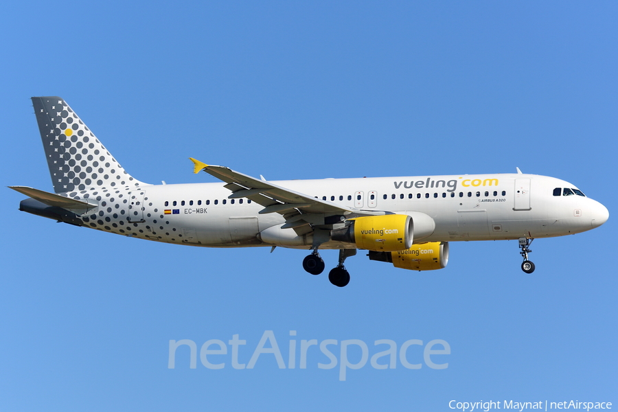 Vueling Airbus A320-214 (EC-MBK) | Photo 131624