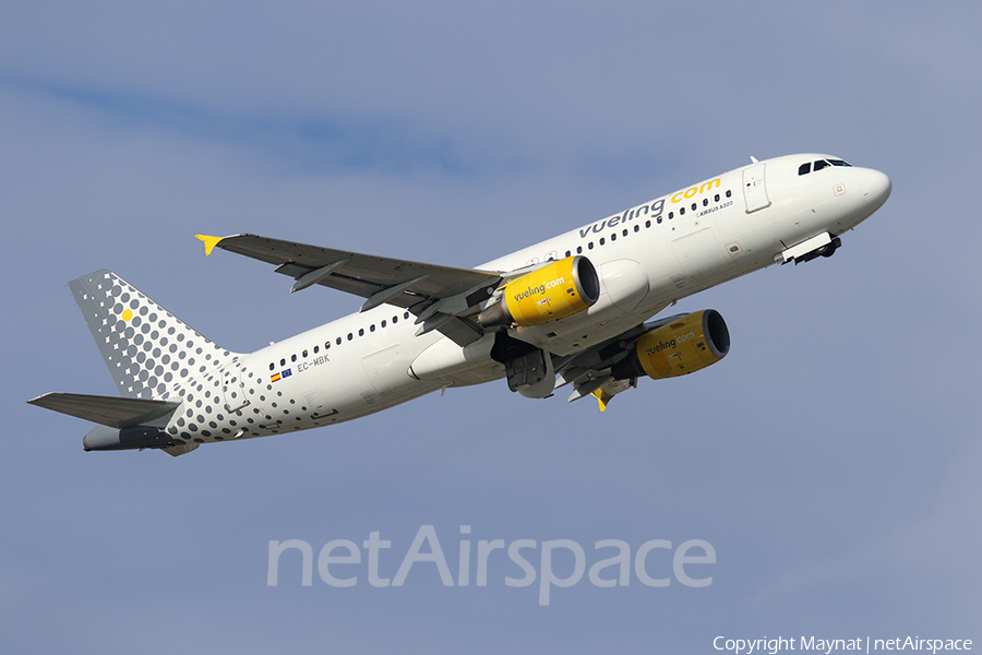 Vueling Airbus A320-214 (EC-MBK) | Photo 377731