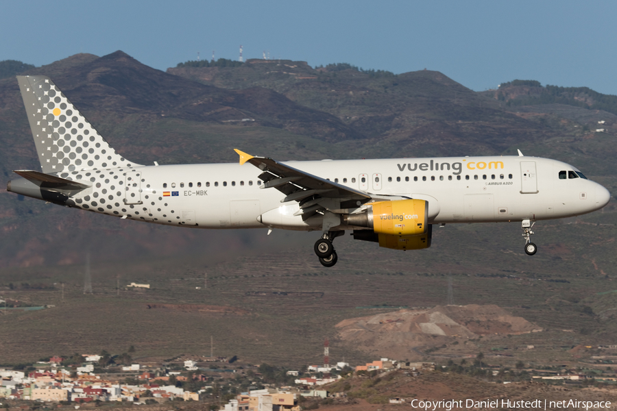 Vueling Airbus A320-214 (EC-MBK) | Photo 413381