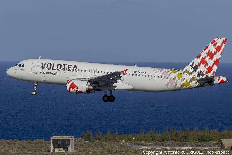 Vueling Airbus A320-214 (EC-MBK) | Photo 622552