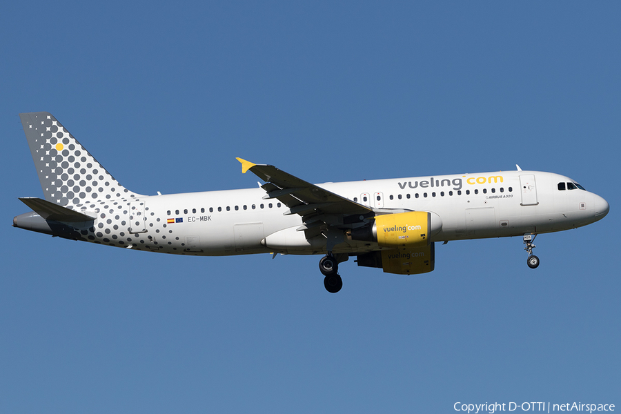 Vueling Airbus A320-214 (EC-MBK) | Photo 615965