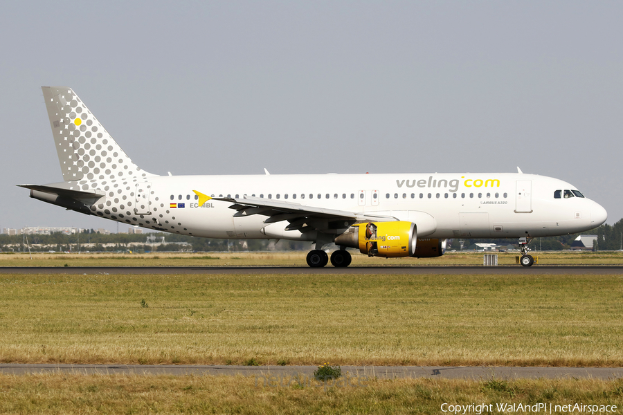 Vueling Airbus A320-214 (EC-MBL) | Photo 525209