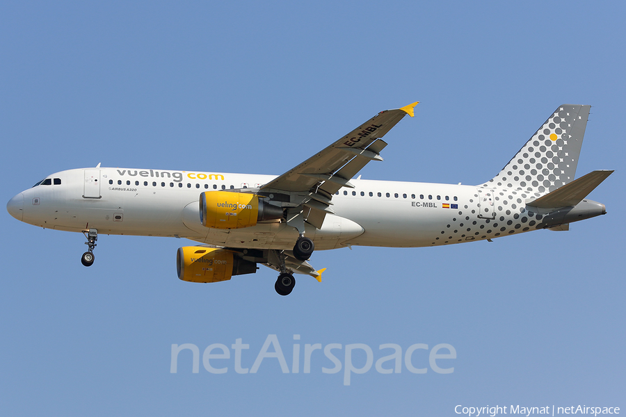 Vueling Airbus A320-214 (EC-MBL) | Photo 413301