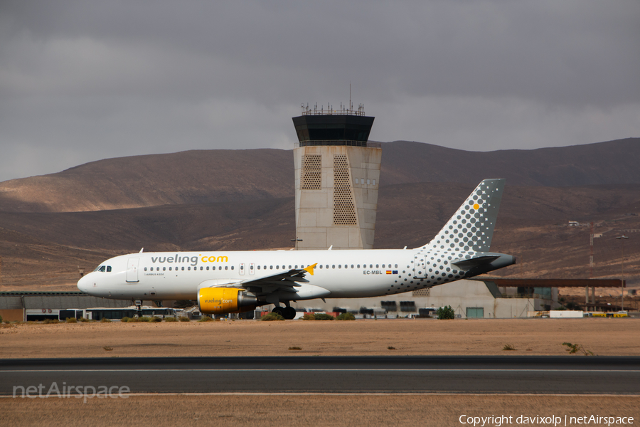 Vueling Airbus A320-214 (EC-MBL) | Photo 365734