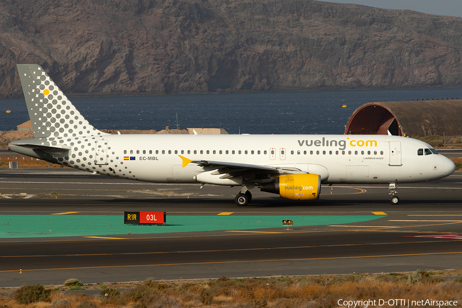 Vueling Airbus A320-214 (EC-MBL) | Photo 262110