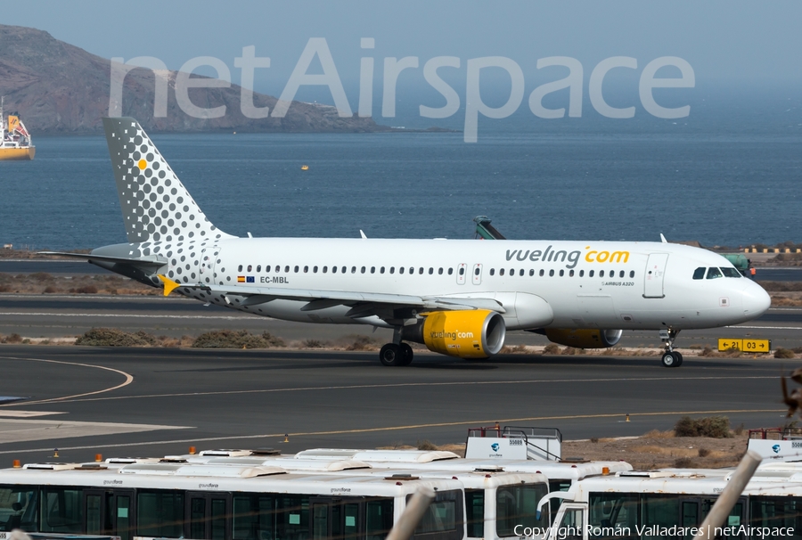 Vueling Airbus A320-214 (EC-MBL) | Photo 337666