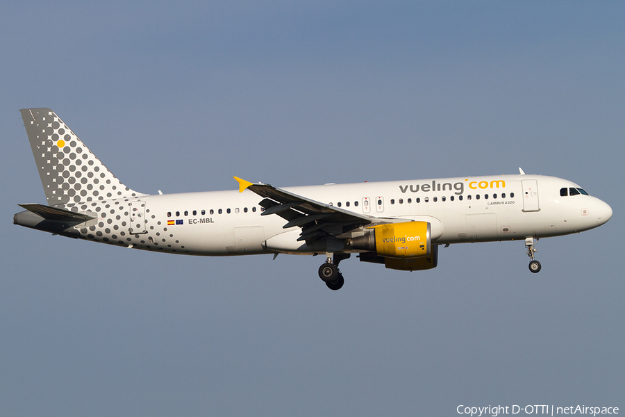 Vueling Airbus A320-214 (EC-MBL) | Photo 518610