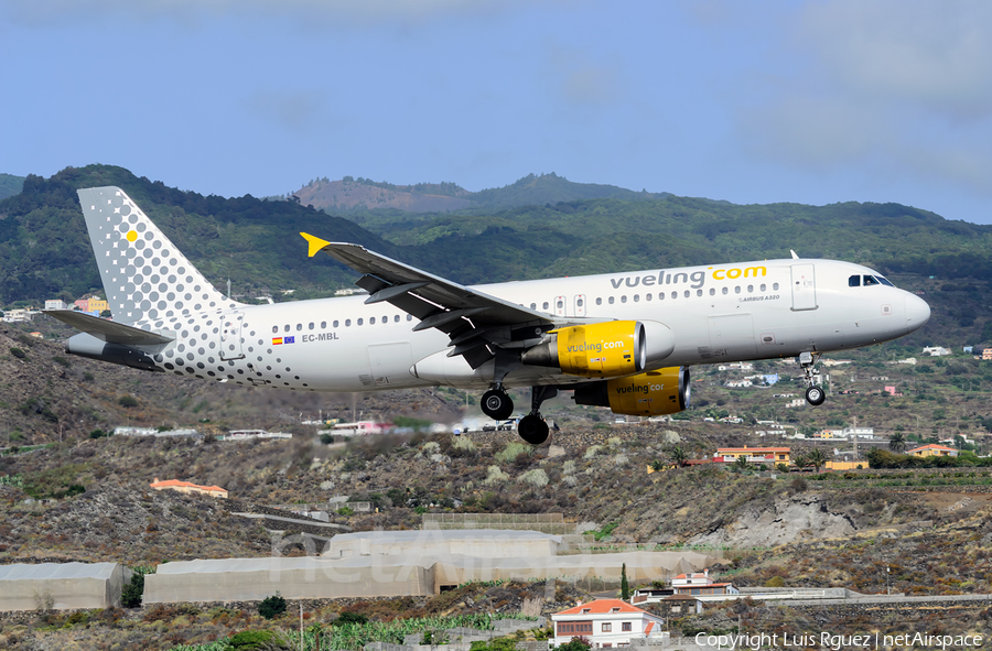 Vueling Airbus A320-214 (EC-MBL) | Photo 254268