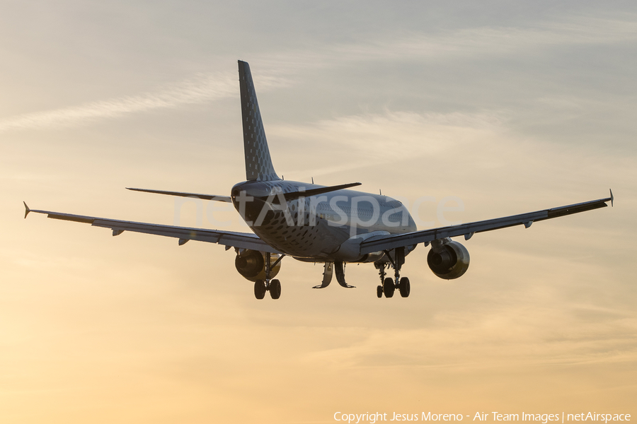 Vueling Airbus A320-214 (EC-MBL) | Photo 171146