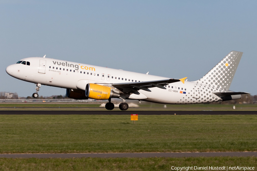 Vueling Airbus A320-214 (EC-MBM) | Photo 641034
