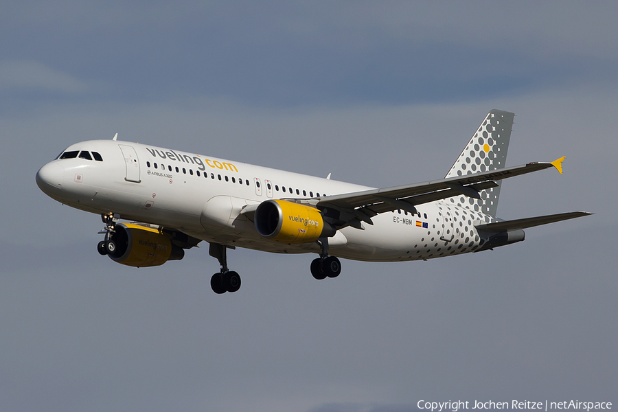 Vueling Airbus A320-214 (EC-MBM) | Photo 150606