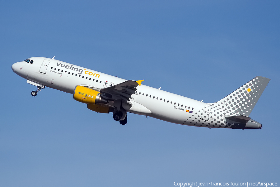 Vueling Airbus A320-214 (EC-MBM) | Photo 157060